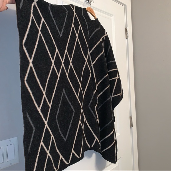 Beautiful cape - Picture 4 of 7